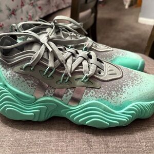 Adidas Trae Young 3’s